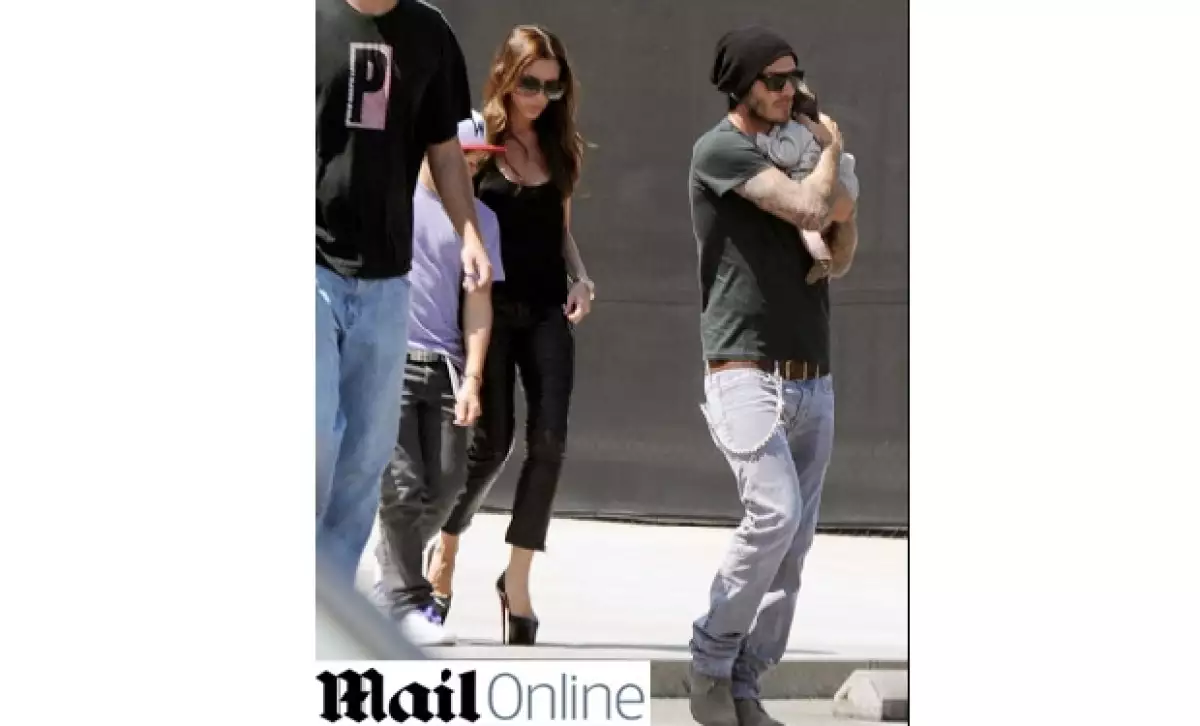 La esposa de David Beckham parece ir recuperando su estilo al vestir y sobre todo su porte. ¿Qué les parece?