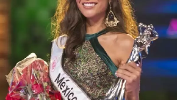 Wendolly Esparza Delgadillo fue coronada como la ganadora, título que aseguró la llena de alegría y la compromete a seguir con su preparación para representar al país en el certamen de Miss Universo.