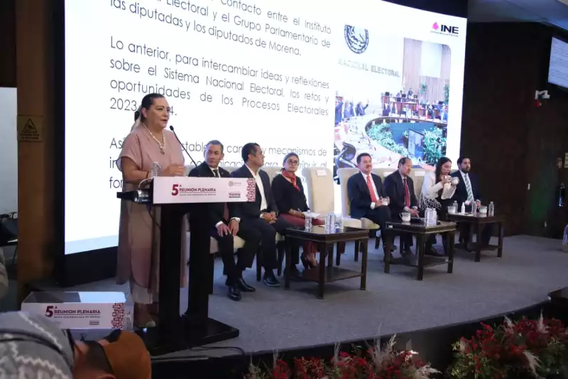 Guadalupe Taddei con diputados morenistas