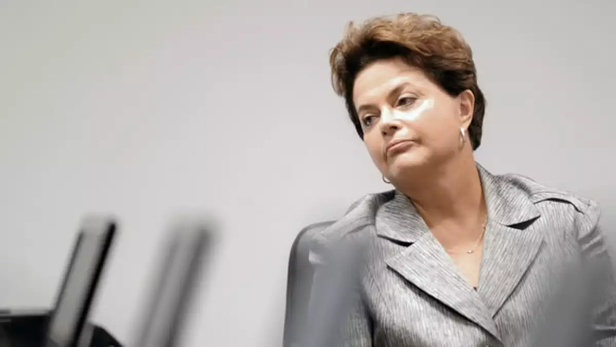 rousseff sentada