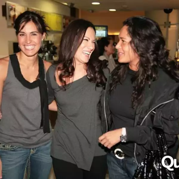 Gloria Calzada Y Paradas Continuas