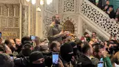 El principal comandante rebelde Abu Mohammed al-Golani habla a una multitud en la mezquita Ummayad en Damasco, después de que los rebeldes sirios anunciaran que habían derrocado al presidente Bashar al-Assad, Siria, el 8 de diciembre de 2024. REUTERS/Mahmoud Hassano (Foto principal del artículo 'La histórica caída de Bashar al Asad: ¿qué sigue para Siria y la región?')