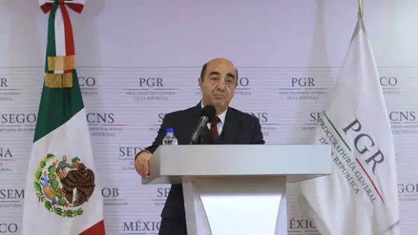 Procurador de justicia Jesús Murillo Karam en conferencia de prensa sobre el caso Ayotzinapa.