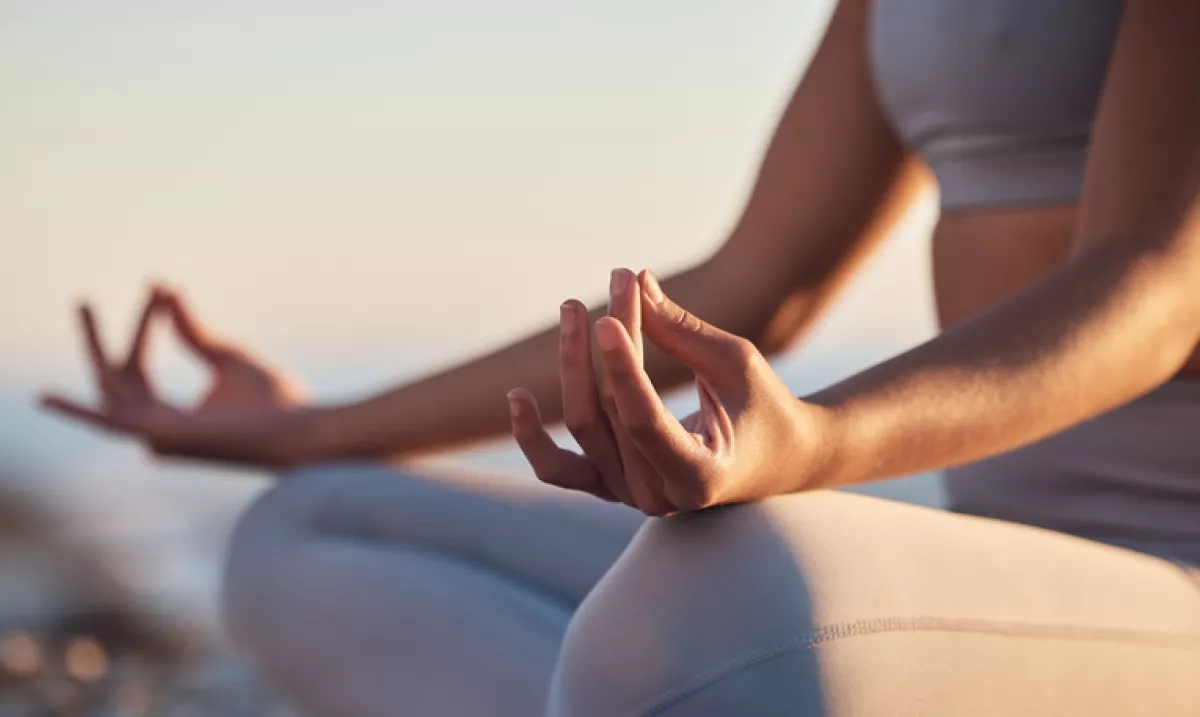 posturas de yoga que ayudan a dormir mejor