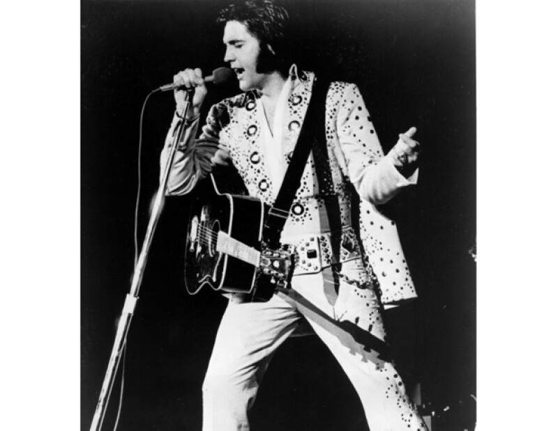 El cuerpo de Elvis fue encontrado sin vida en el baño de su mansión.