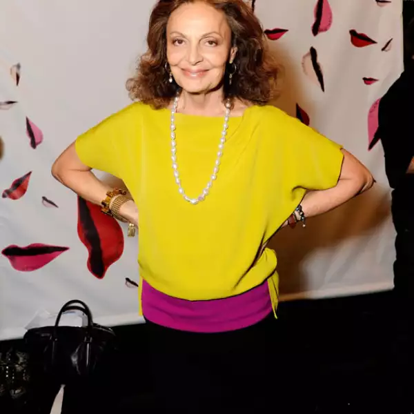 La diseñadora Diane von Furstenberg en el 74, tiene 66 años.