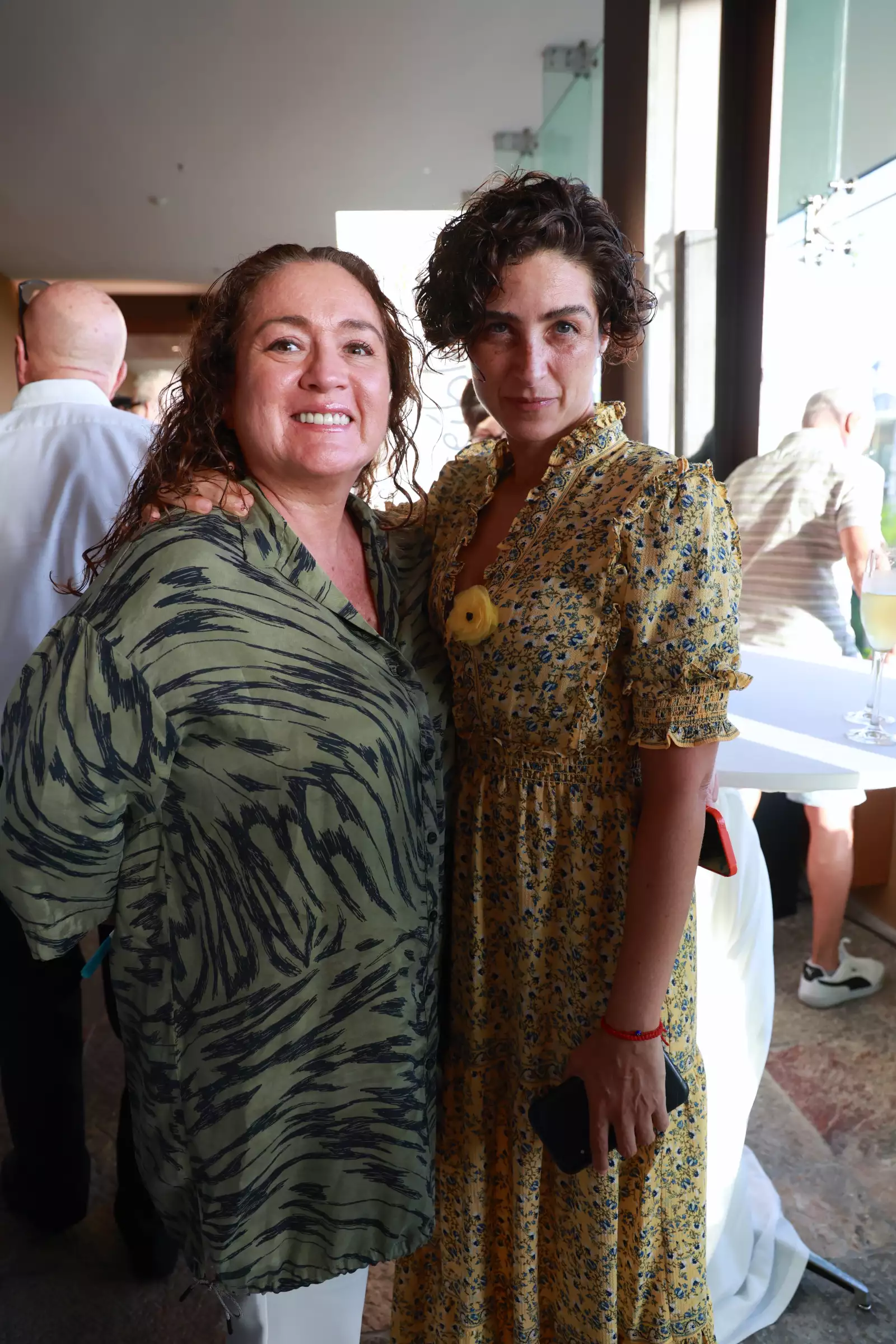 Lizzy Cancino y Gardi Emmelhainz 