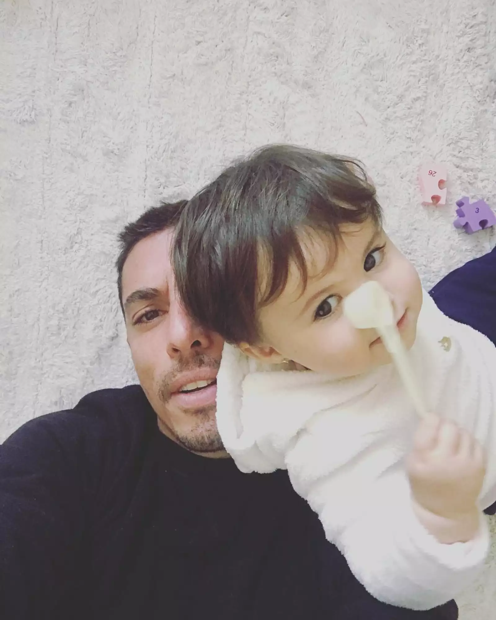 Alberto Guerra y su hija menor, Lúa
