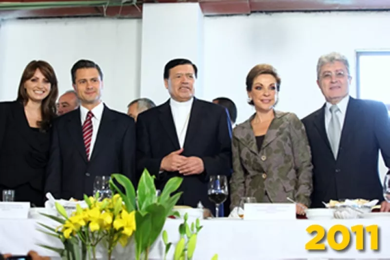 Los Fox estuvieron entre los invitados a la fiesta por los 80 años del Arzobispo, sin embargo la esposa de Vicente se puso el mismo traje que el año pasado.
