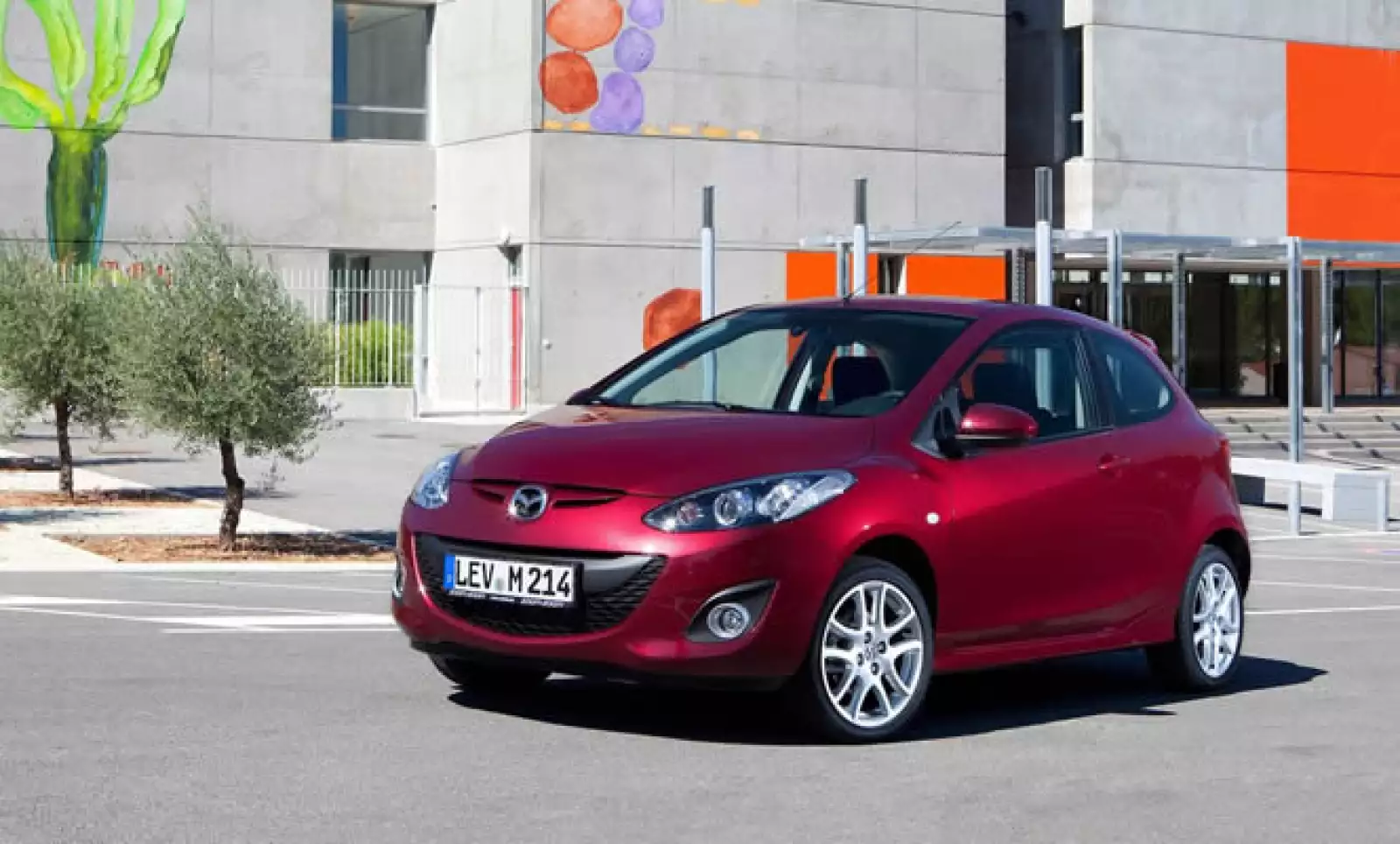 El Mazda 2 fue presentado oficialmente en 2007, también en la feria del automóvil de Nueva York.