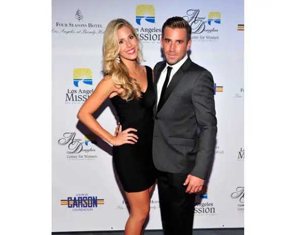 Jason se casó con su Ashley Slack en California.