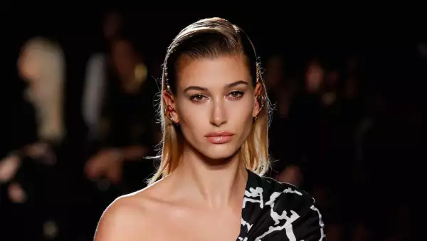 Versace Fall 2019 - Runway