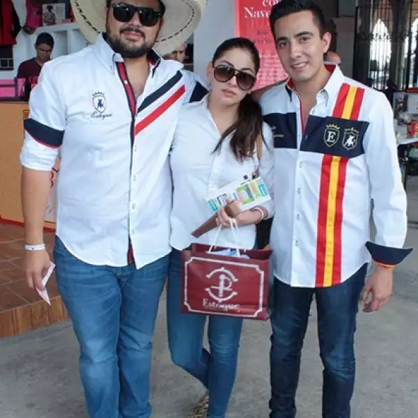 Gilberto y Giselle Cabral con Carlos Chacón