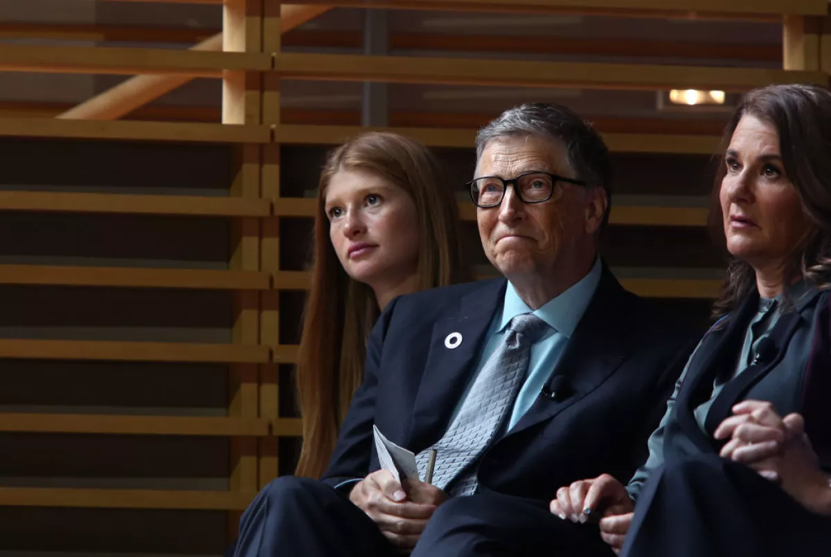 Jennifer, Bill y Melinda Gates