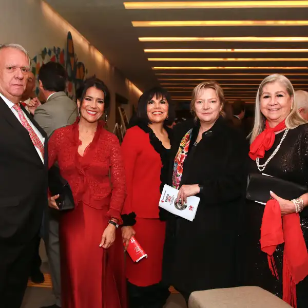 CENA EN ROJO
