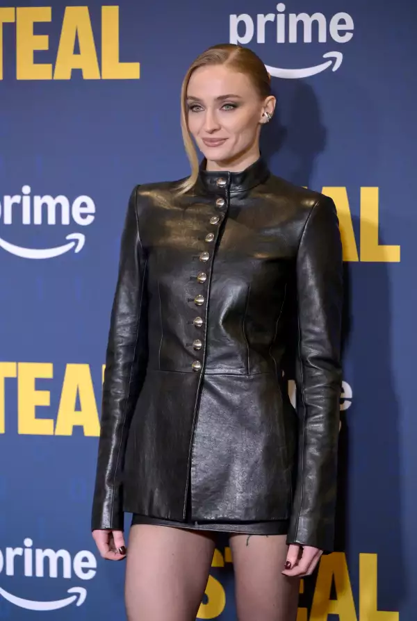 Sophie-Turner-Tomb-Raider