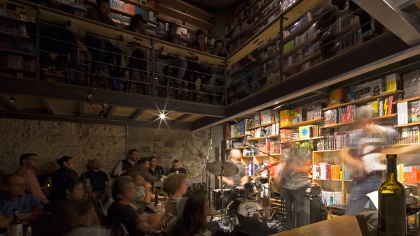 Cauz Foro Librería, a detalle