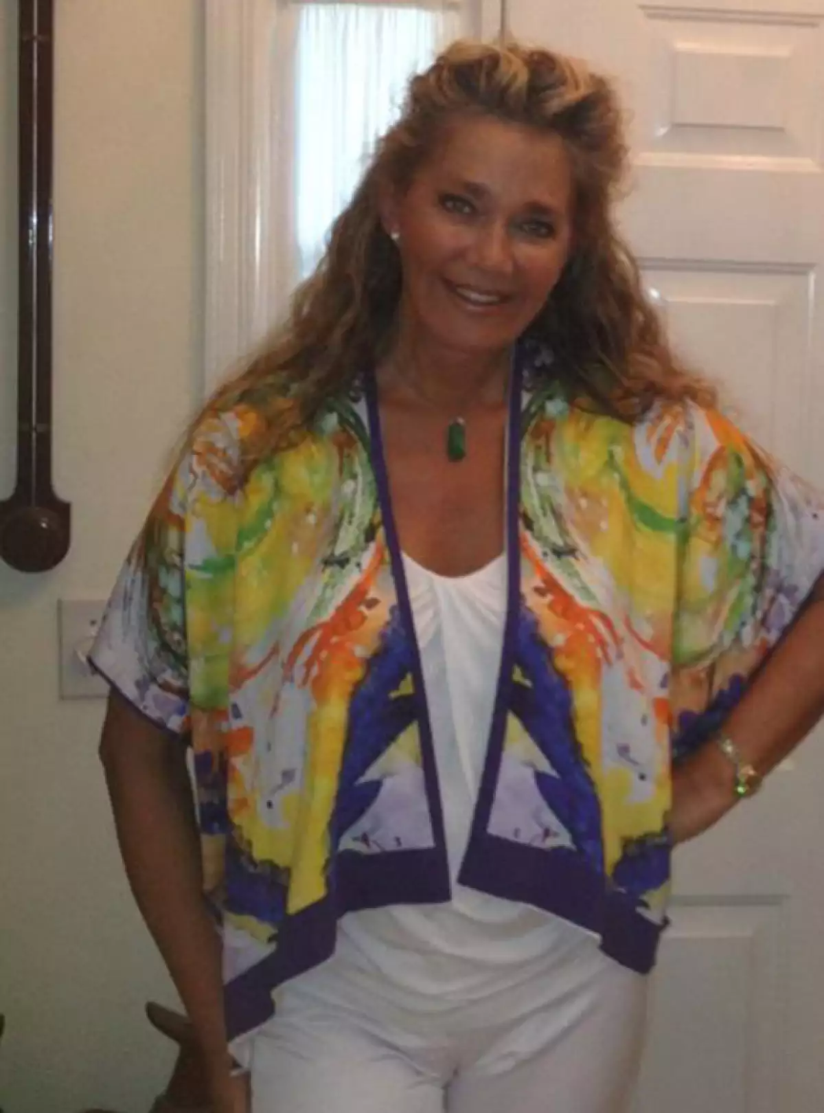 Caroline tiene actualmente 60 años.