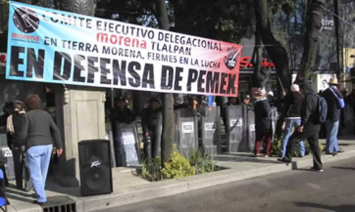 Afuera del Senado, las protestas contra la reforma energética se mantienen. (Foto: Cuartoscuro)