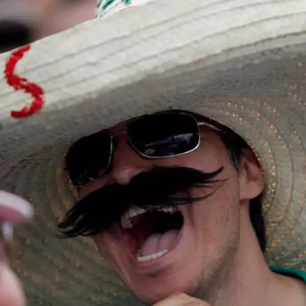 La figura de “El Coloso” también recorrió este desfile por reforma.