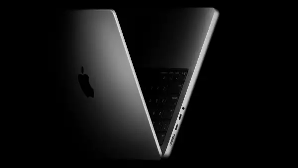 Apple-MacBook-Pro-14-in-hero-251015.jpg