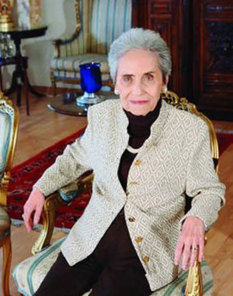 La escritora falleció el día de hoy a sus 87 años de un paro cardiaco, sus restos serán velados en el Panteón Francés.