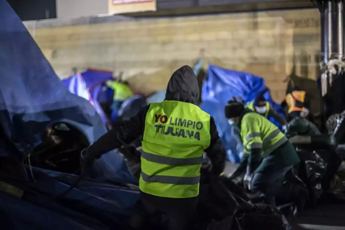 Desalojan a migrantes que habitaban en el campamento ubicado en el puerto fronterizo de “El Chaparral”