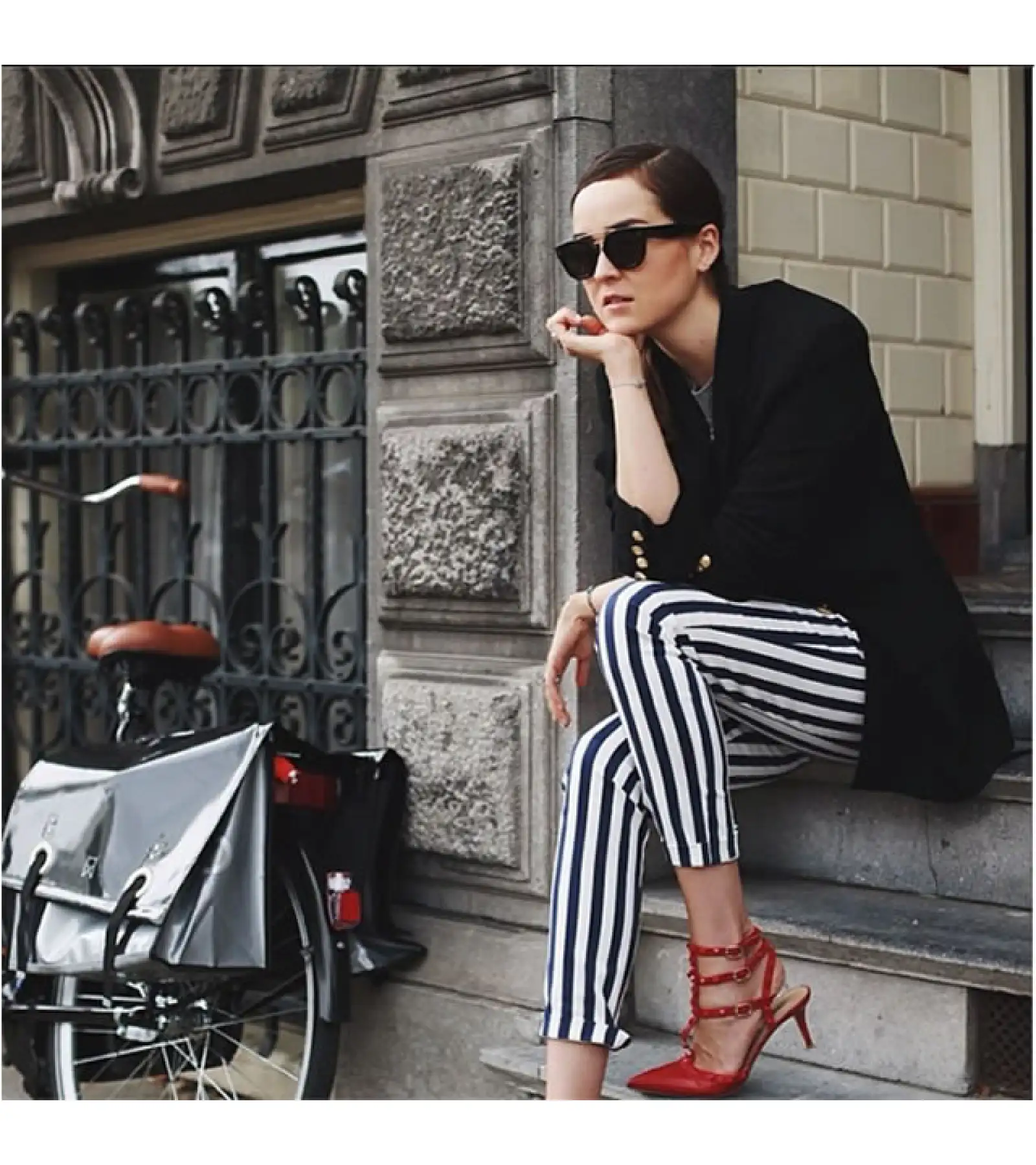 La blogger mexicana, Andy Torres luciendo con mucho estilo sus red Valentinos