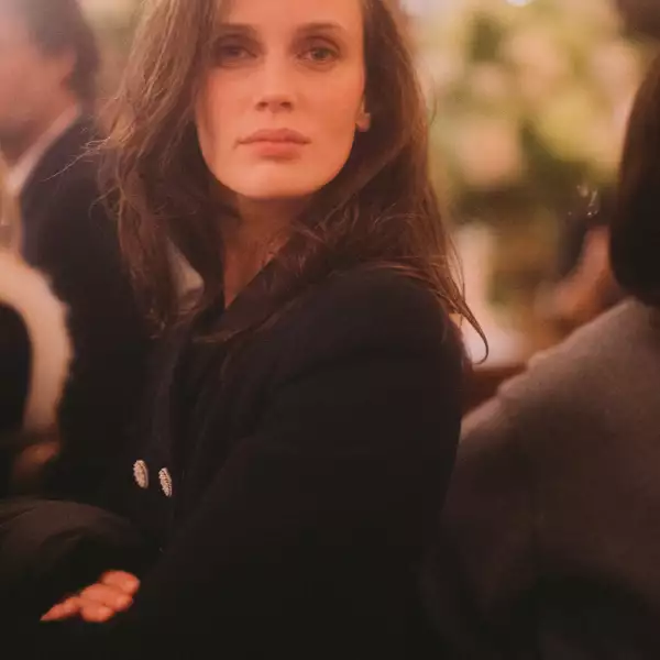 06_Marine_VACTH_CHANEL_Metiers_d_art_Show_2019_20_2_06.jpg