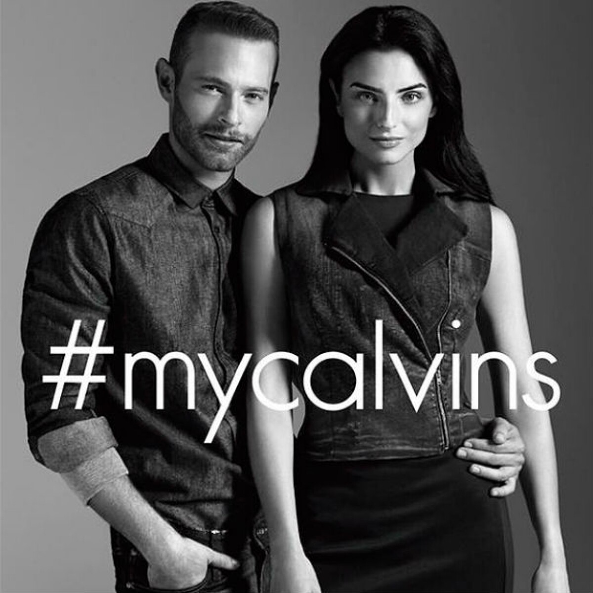 Aislinn Derbez y Luis Ernesto Franco, imagen de Calvin Klein