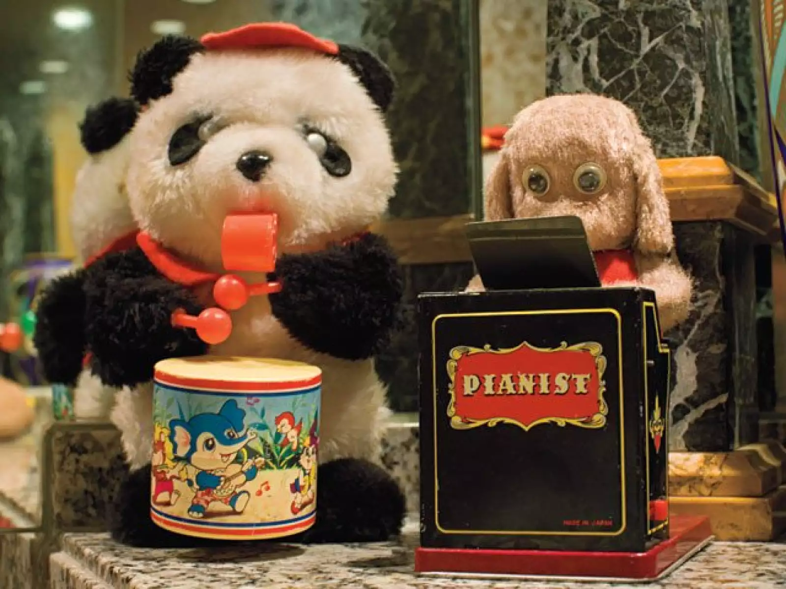 SU NIÑA INTERIOR. Los juguetes datan de los años 40 hasta los 60.