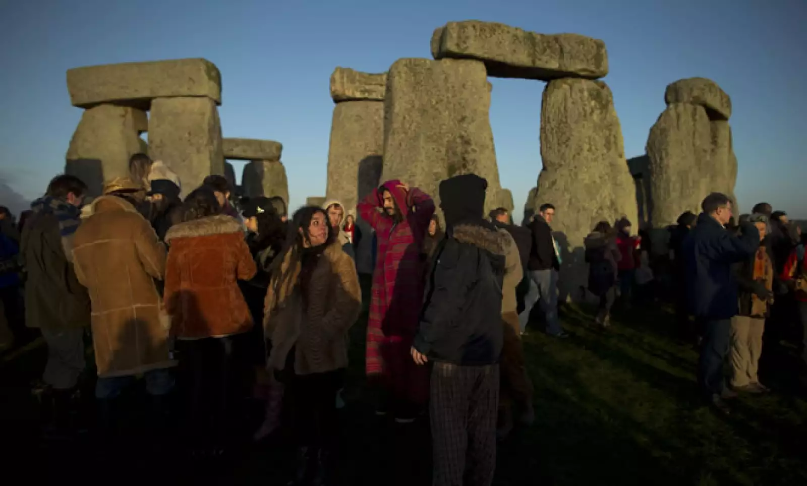 Cientos de personas se reunieron en una gran fiesta que se realizó en Stonehenge, Gran Bretaña.