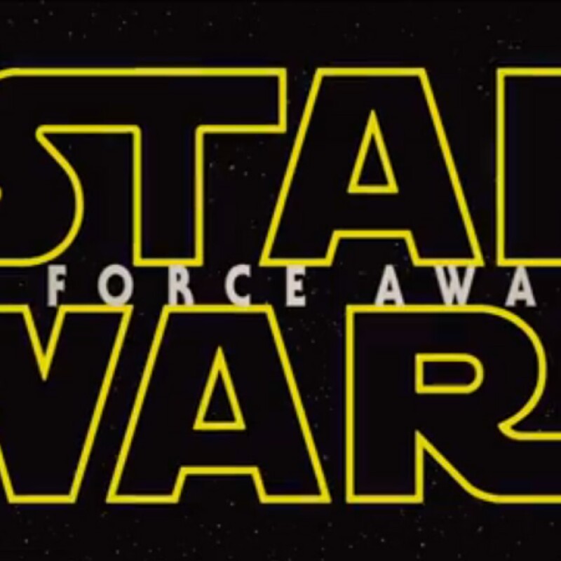 El halcón milenario, un Sith encapuchado, así como un ejército de stormtroopers aparecen en las primeras escenas de la esperada película que se estrenará el 18 de diciembre de 2015.