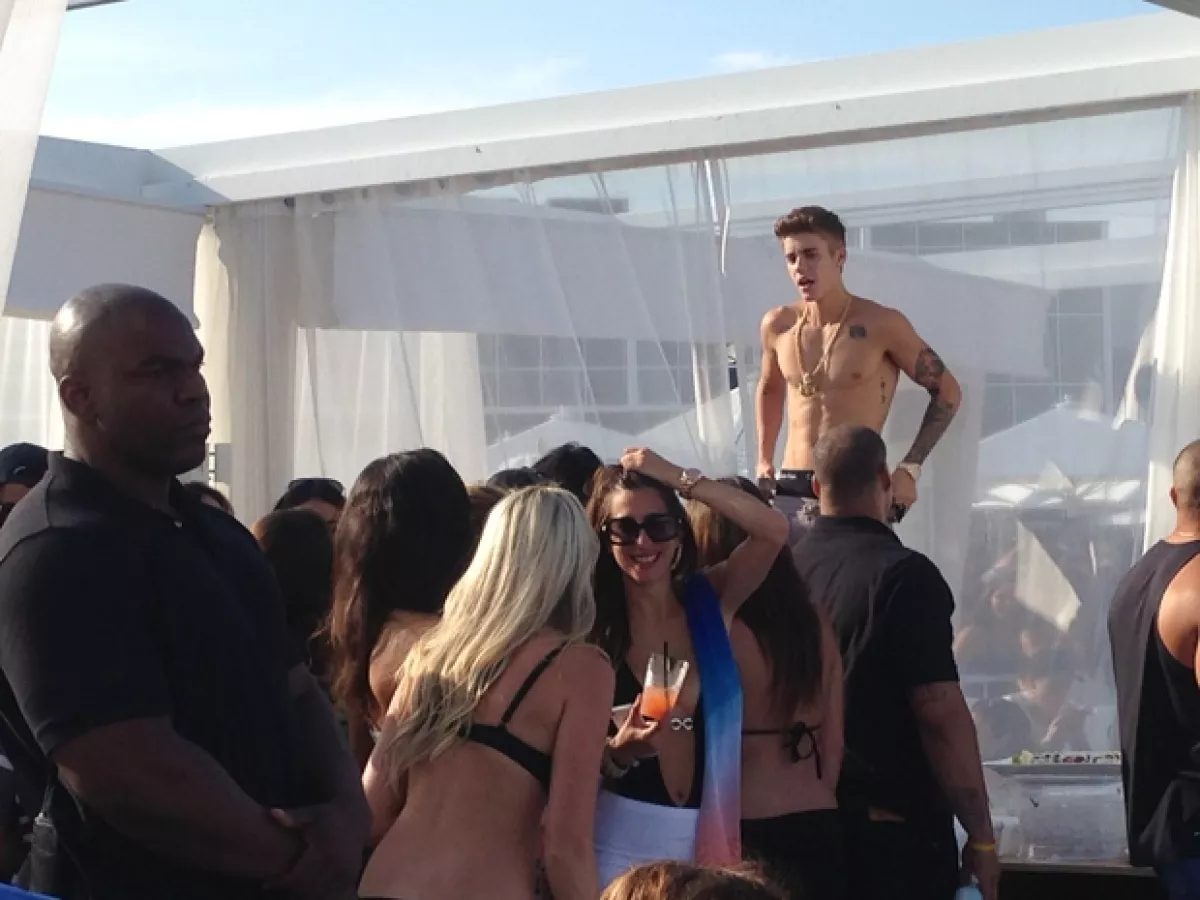 Justin Bieber durante una pool party en Toronto a mediados de este año.