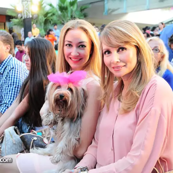 Cindy Pérez y Susy Sánchez con Micaela