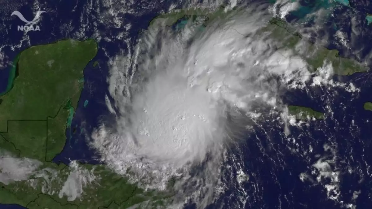 paso del huracan rina en centroamerica