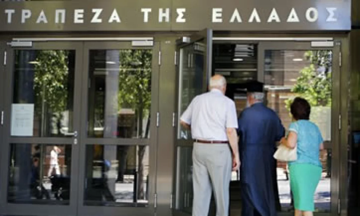 Los temores de que Grecia abandone al euro han ido dejando a los bancos sin fondos. (Foto: Reuters)
