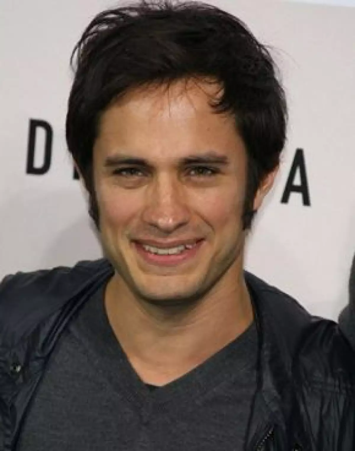 El actor y futuro director nació el 30 de noviembre de 1978, en Guadalajara, México.