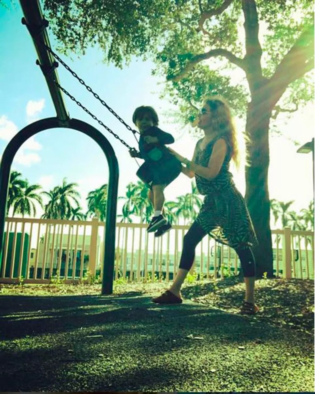 Aunque era muy reservada de la vida privada de sus hijos, Thalía resume ahora fotos de Sabrina y Matthew.