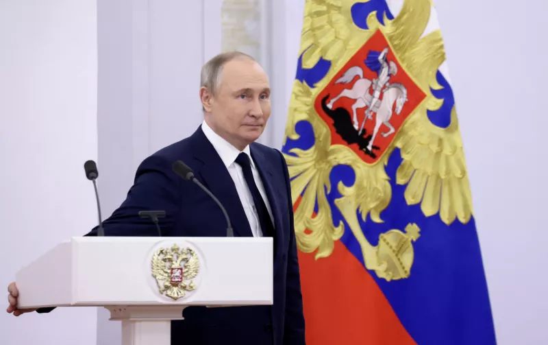 El presidente de Rusia, Vladimir Putin, asiste a una ceremonia para reconocer a los medallistas rusos que ganaron en los Juegos Olímpicos y Paralímpicos de invierno Beijing 2022 en el Kremlin, Moscú, Rusia. 