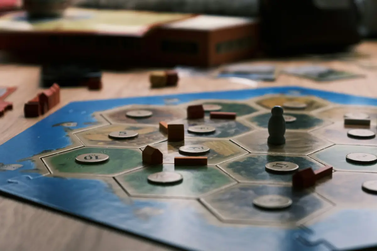 serie-y-pelicula-de-catan-netflix.jpg