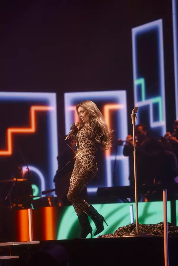 Thalia lleva el look de leopardo de Kim Kardashian a otro nivel. 