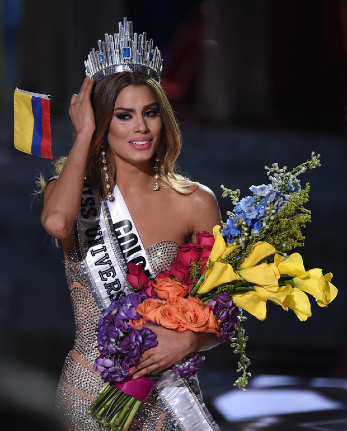El Momento Incomodo En El Que Le Quitan La Corona A Miss Colombia