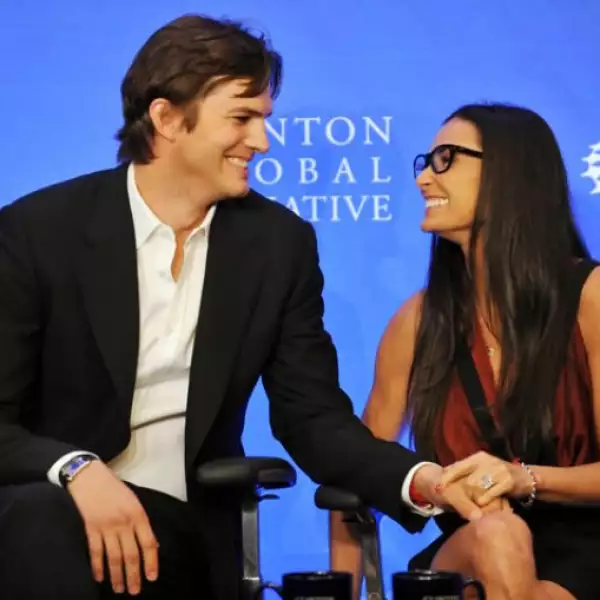 Demi y Ashton tienen 15 años de diferencia, sin embargo eso no parece afectarles, pues son una de las parejas más estables del showbiz, a pesar de varios rumores escandalosos.