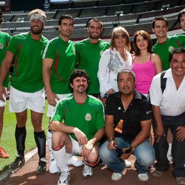 A unas horas de que la telenovela <em>Sortilegio</em> llegué a su final, el elenco se dispuso a echarse una cascarita.