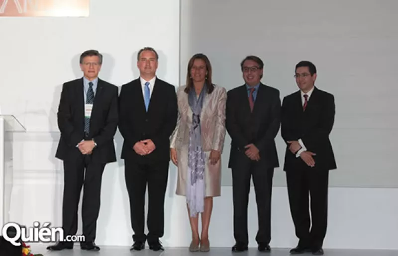 La primera dama de México y el presidente de Televisa estuvieron presentes en la celebración de la asociación que promueve un consumo responsable de alcohol.