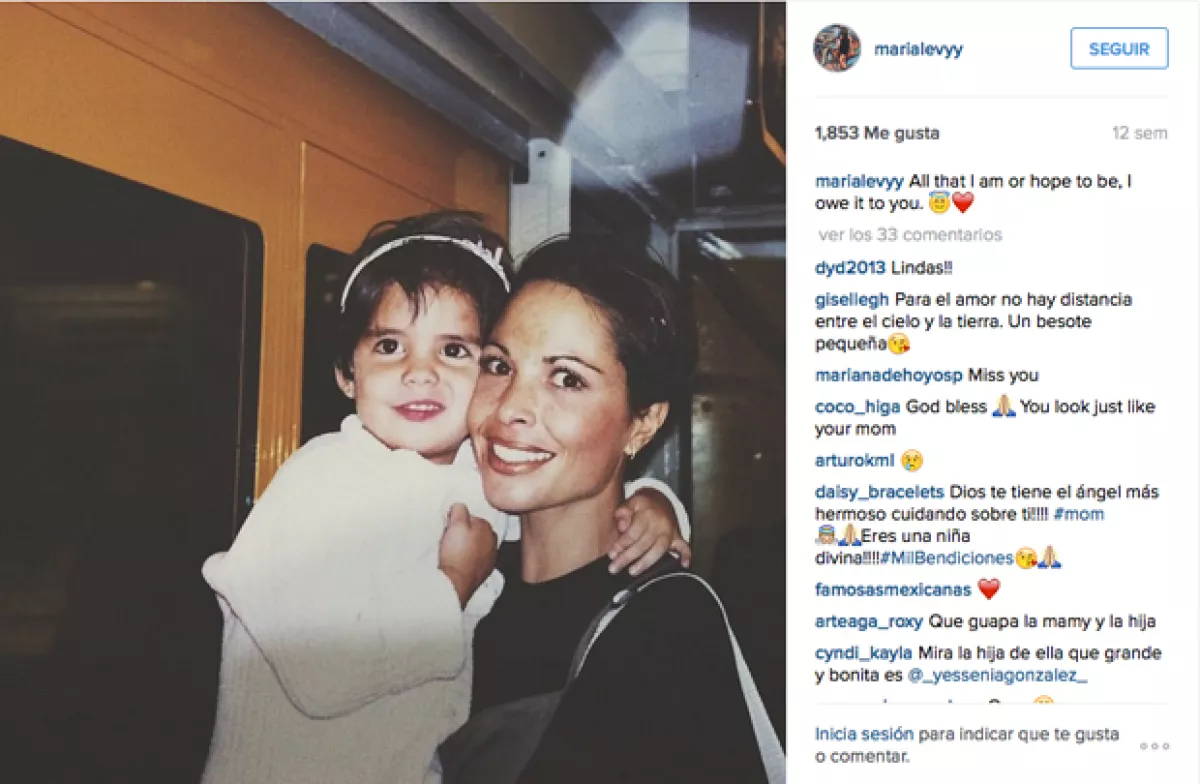 María y su mamá en una foto compartida en Instagram por María. `Todo lo que soy y espero ser te lo debo a ti´, escribió.