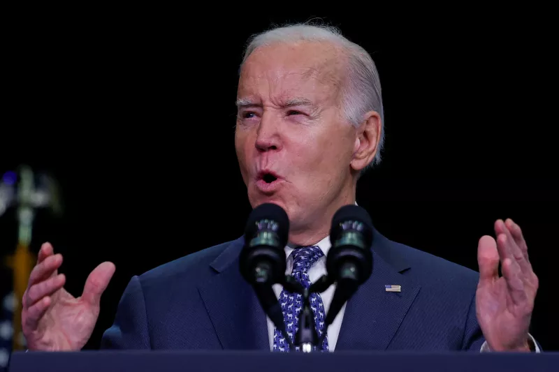 El presidente de los Estados Unidos, Joe Biden, pronuncia un discurso en la Conferencia de Temas del Caucus Demócrata de la Cámara de Representantes en Leesburg, Virginia, EE. UU., el 8 de febrero de 2024.