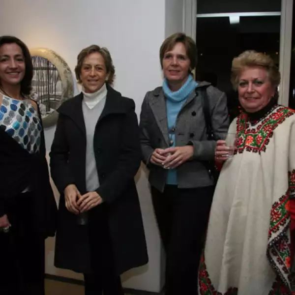 Exposición de Mona J. Lang con Rebeca De Alba.
