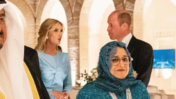 Ivanka Trump muy platicadora con el príncipe William